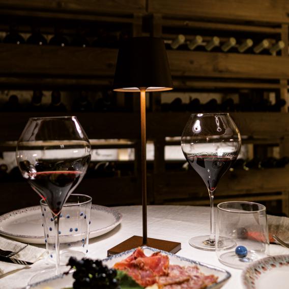 Lâmpada LED sem fio recarregável: elegância e liberdade de iluminação!